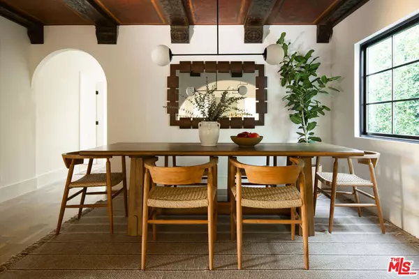 Los Angeles, CA 90043,5308 Hillcrest DR