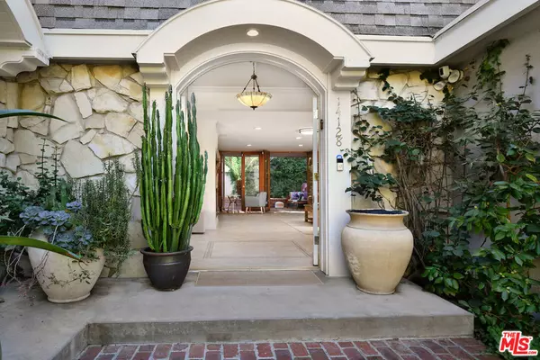 14128 Dickens ST, Sherman Oaks, CA 91423