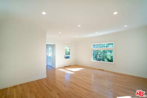 Los Angeles, CA 90026,802 E Kensington RD