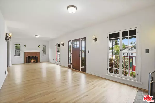 Los Angeles, CA 90026,1811 Effie ST