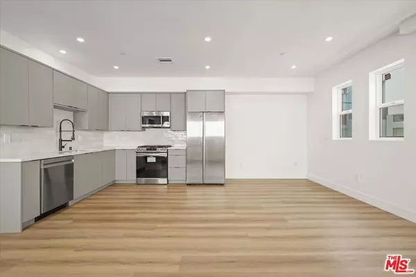 Los Angeles, CA 90038,914 N Hudson AVE #1/2