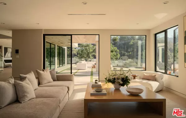 Los Angeles, CA 90046,2608 Zorada DR