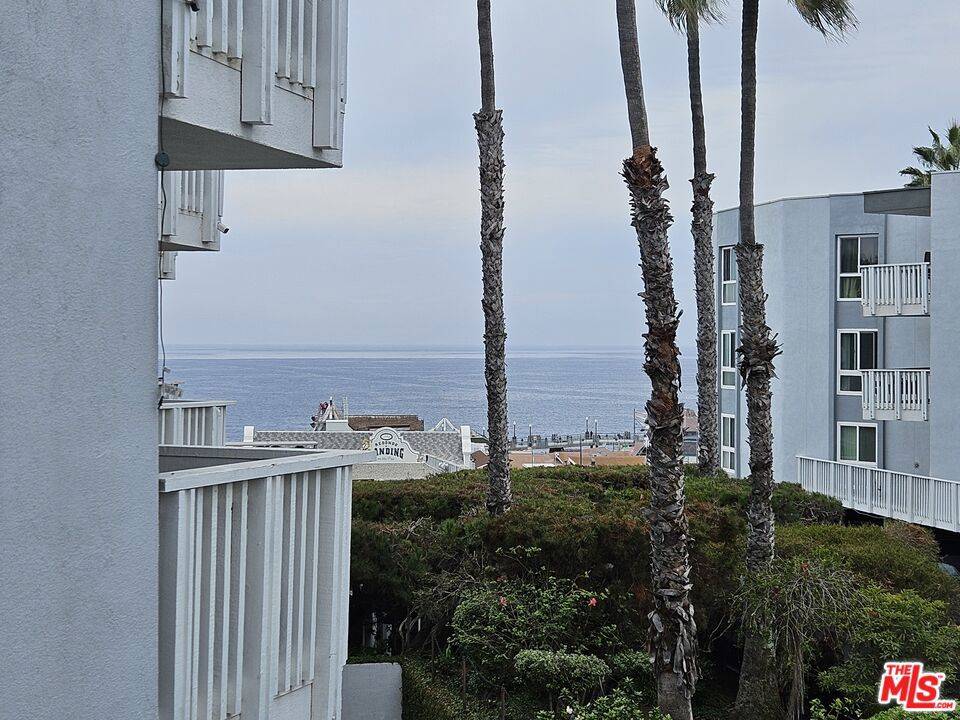 Redondo Beach, CA 90277,650 The #208