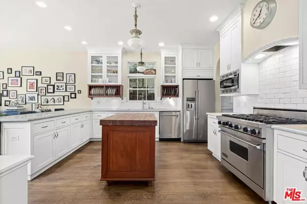 Los Angeles, CA 90004,537 N June ST