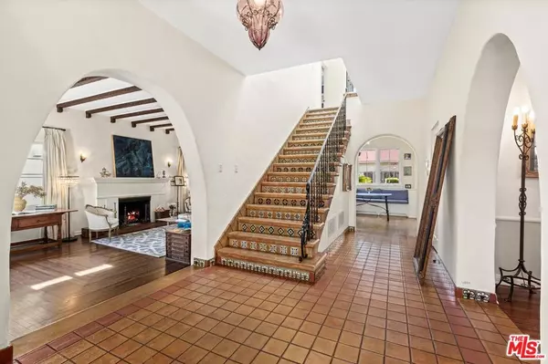 Los Angeles, CA 90004,537 N June ST