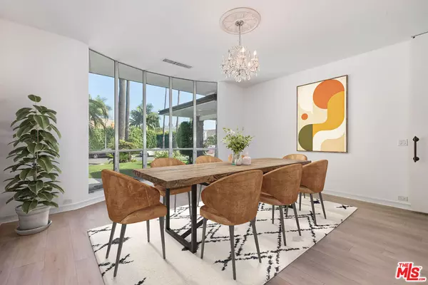 Beverly Hills, CA 90210,719 N Bedford DR