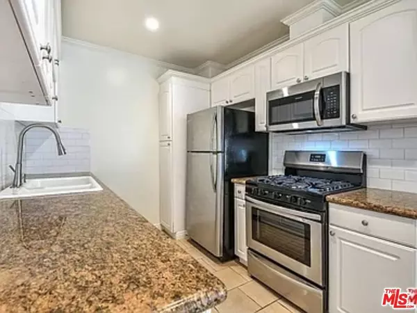 West Hollywood, CA 90069,1112 N Olive DR #F