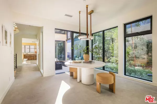 West Hollywood, CA 90069,929 Hilldale