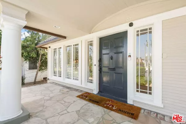 Los Angeles, CA 90019,1107 S St Andrews PL