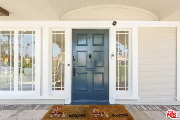 Los Angeles, CA 90019,1107 S St Andrews PL