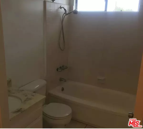 Van Nuys, CA 91401,14435 Tiara ST