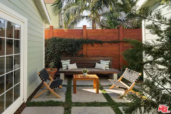 Huntington Beach, CA 92648,215 Portland AVE