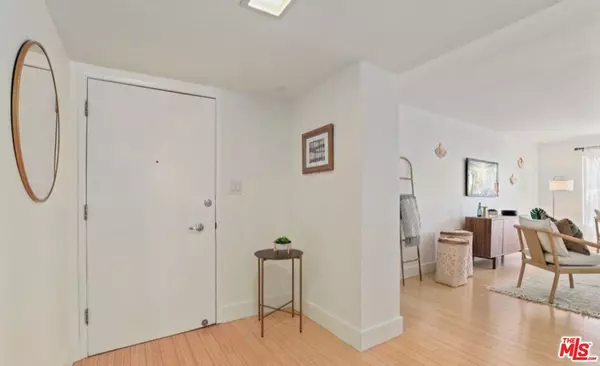 Los Angeles, CA 90056,6624 Springpark AVE #5A