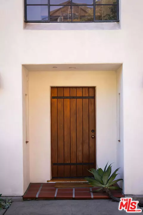 Los Angeles, CA 90068,2890 Durand DR