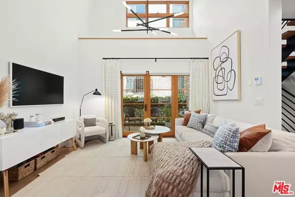 West Hollywood, CA 90046,1035 N Vista ST