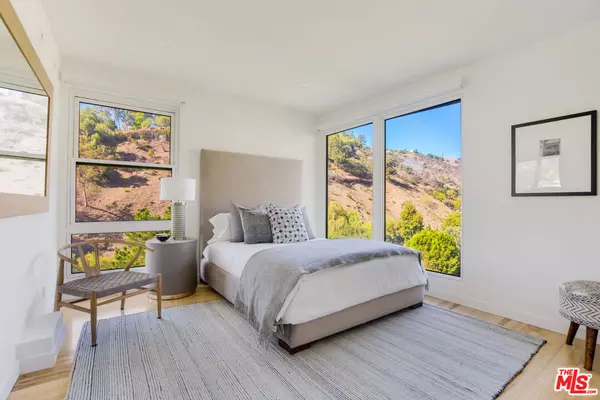 Beverly Hills, CA 90210,1311 Braeridge DR