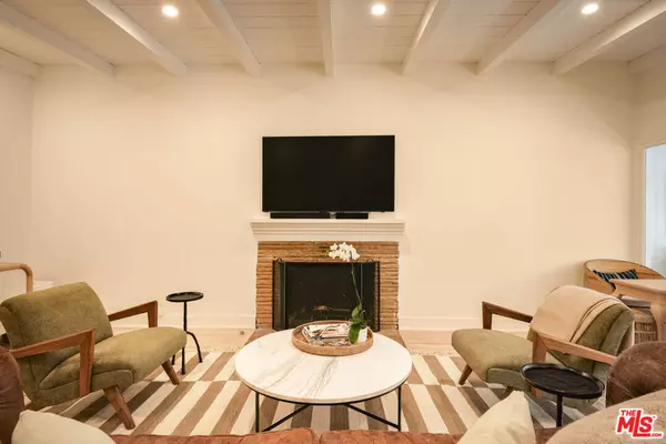 Los Angeles, CA 90049,651 S Bundy DR