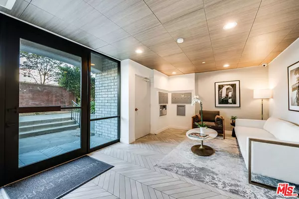 Los Angeles, CA 90004,647 Wilcox AVE #3G