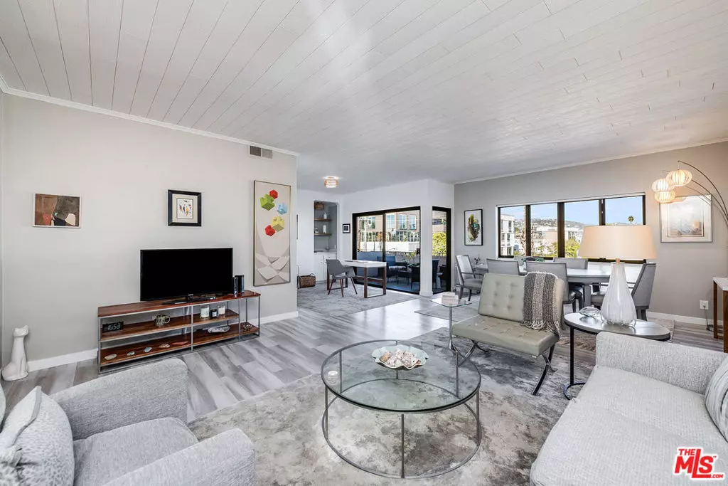 Los Angeles, CA 90004,647 Wilcox AVE #3G