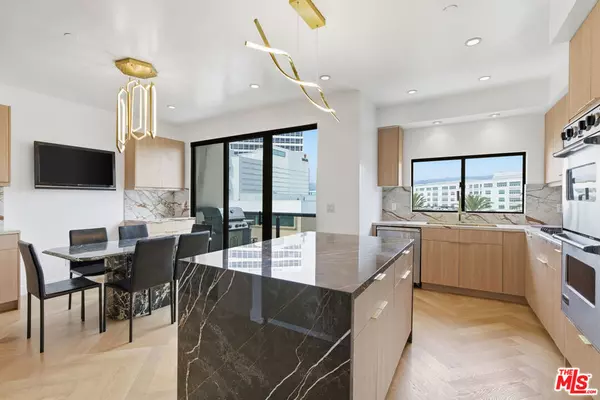 121 S Canon DR #PH 401, Beverly Hills, CA 90212