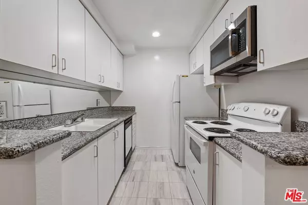 Los Angeles, CA 90025,1828 Camden AVE #203