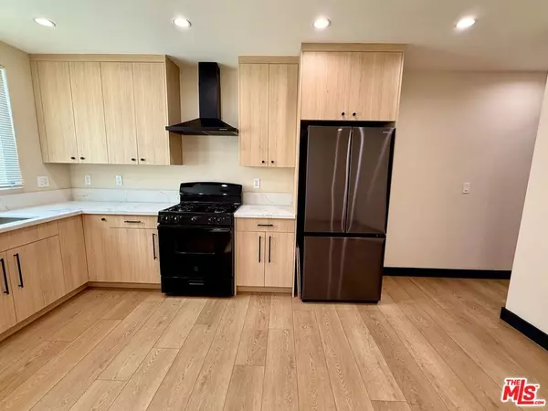 Reseda, CA 91335,7309 Yarmouth AVE #1/2