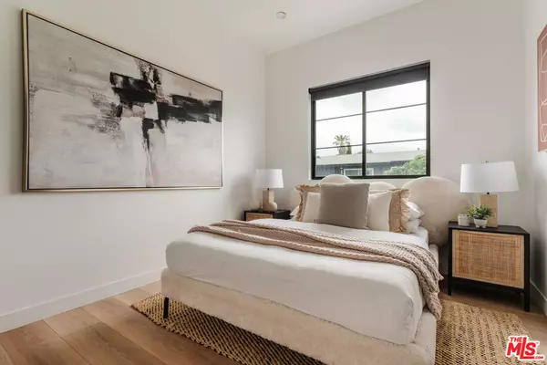 Los Angeles, CA 90034,1954 1/2 S Garth AVE #1954 1/2