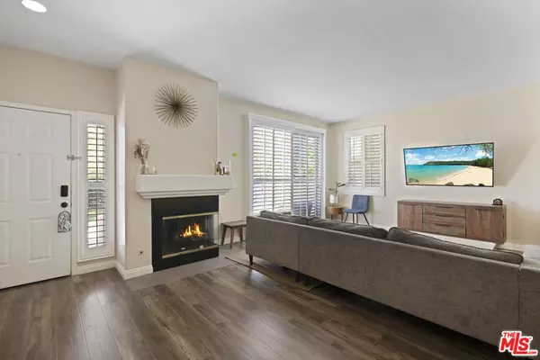 Canyon Country, CA 91387,27021 Karns CT #1402