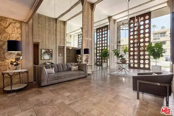 Los Angeles, CA 90049,809 S Bundy DR #214