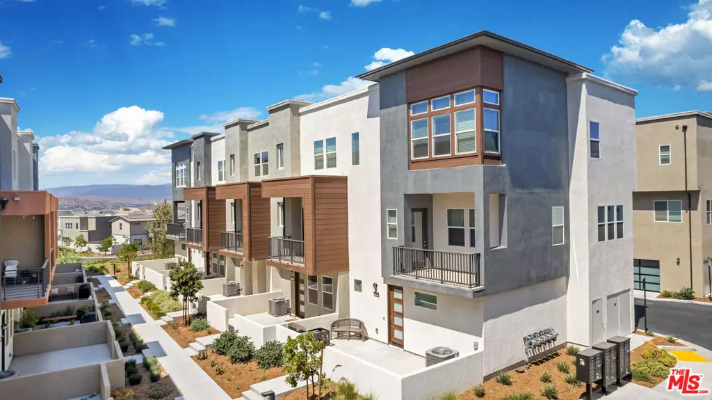 Valencia, CA 91381,27009 Hummingbird LN