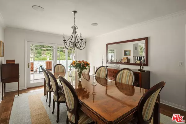 Los Angeles, CA 90049,837 N Bundy DR