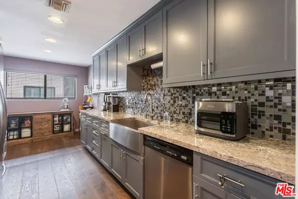 Sherman Oaks, CA 91403,15161 Magnolia BLVD #F