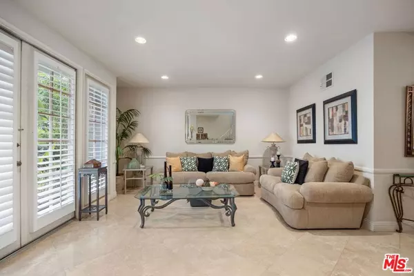 Tarzana, CA 91356,18135 Burbank BLVD #8