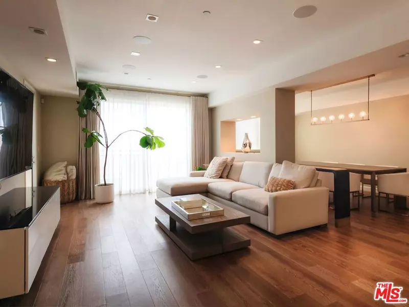 441 S Barrington AVE #402, Los Angeles, CA 90049