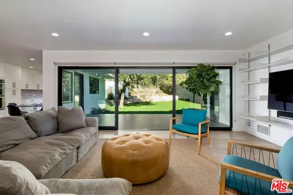 Los Angeles, CA 90027,2400 Glendower AVE