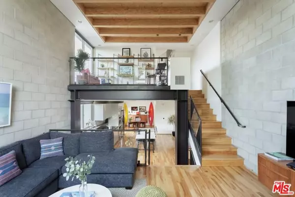 Los Angeles, CA 90004,530 N Larchmont BLVD #4