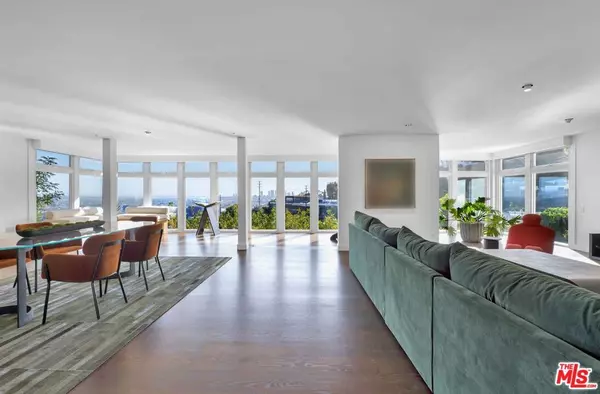 Los Angeles, CA 90069,8450 Carlton WAY