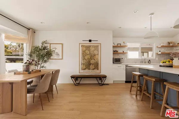 Van Nuys, CA 91406,6448 Peach AVE