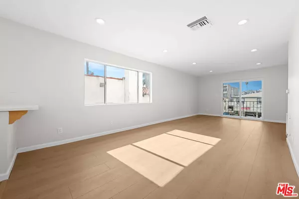 Los Angeles, CA 90035,1206 S Holt AVE #4