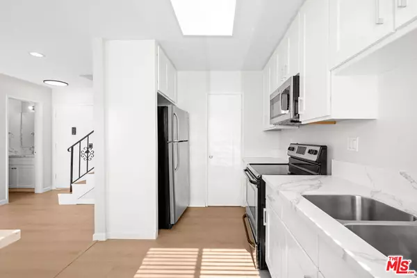 Los Angeles, CA 90035,1206 S Holt AVE #4