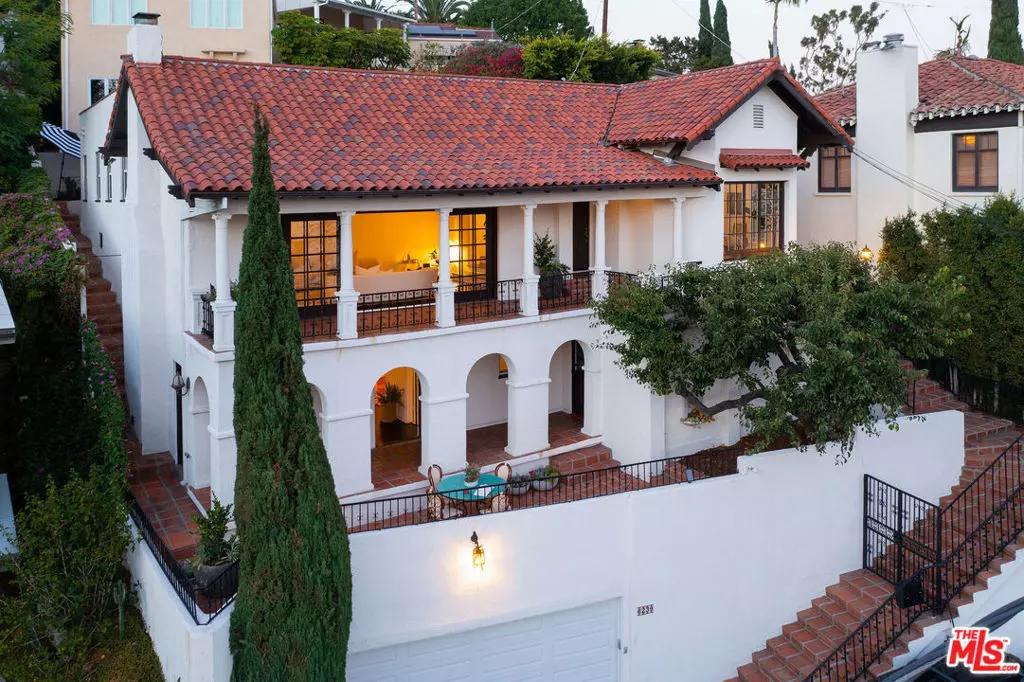 Los Angeles, CA 90068,6239 Holly Mont DR