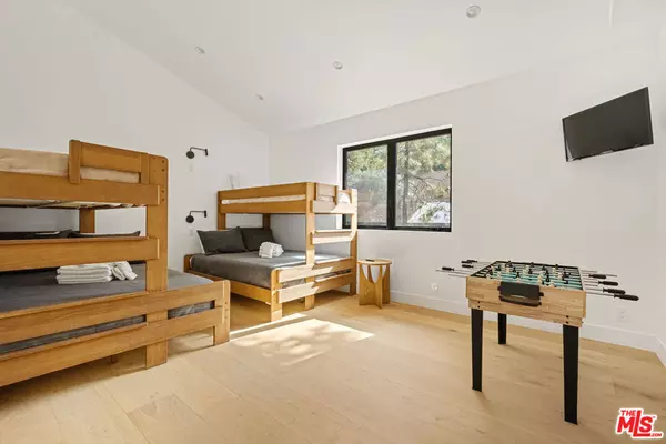 Big Bear, CA 92315,42421 Evergreen DR