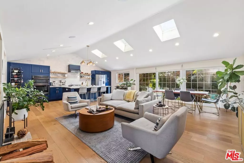 Inglewood, CA 90305,9418 S 10th AVE