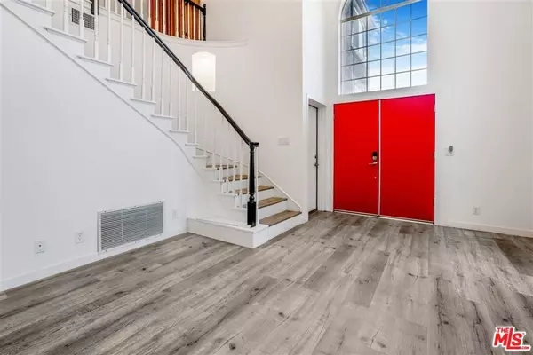 Los Angeles, CA 90064,2481 S Bundy DR