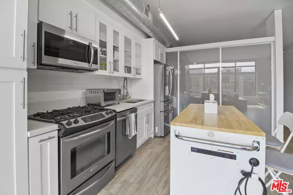 Los Angeles, CA 90015,1111 S Grand AVE #813