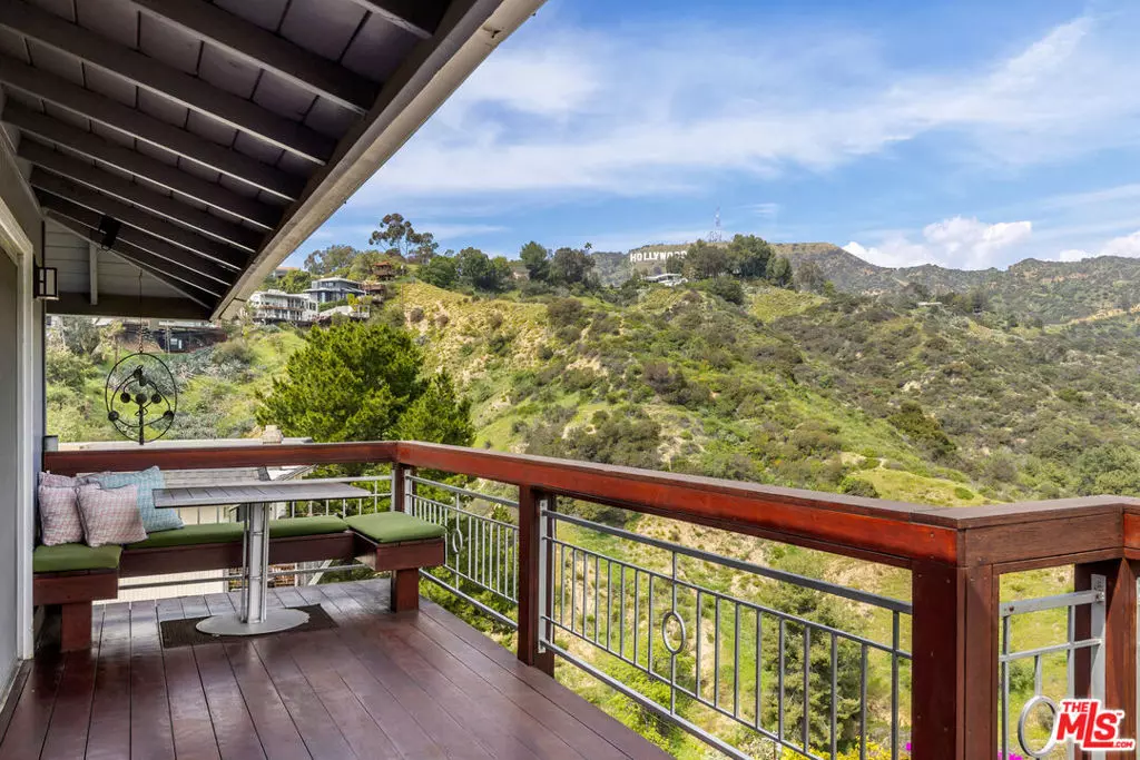 Los Angeles, CA 90068,2843 Lambert DR