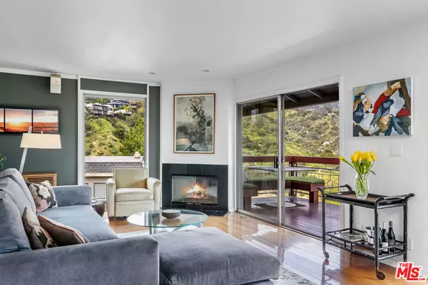 Los Angeles, CA 90068,2843 Lambert DR