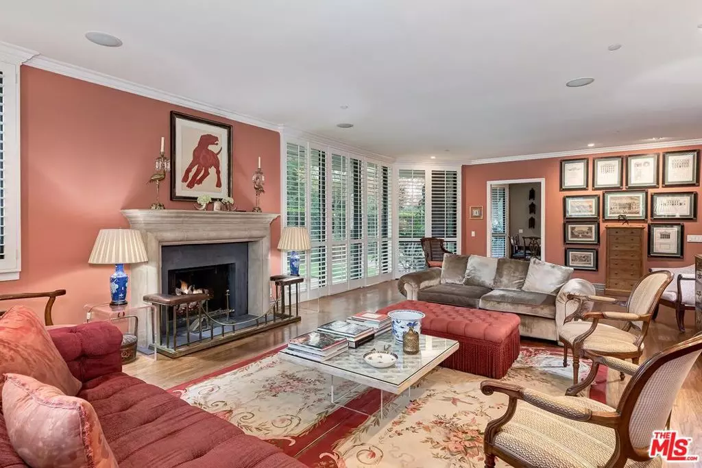 Beverly Hills, CA 90211,300 N Swall DR #107