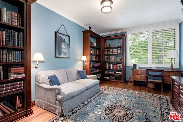 Beverly Hills, CA 90211,300 N Swall DR #107