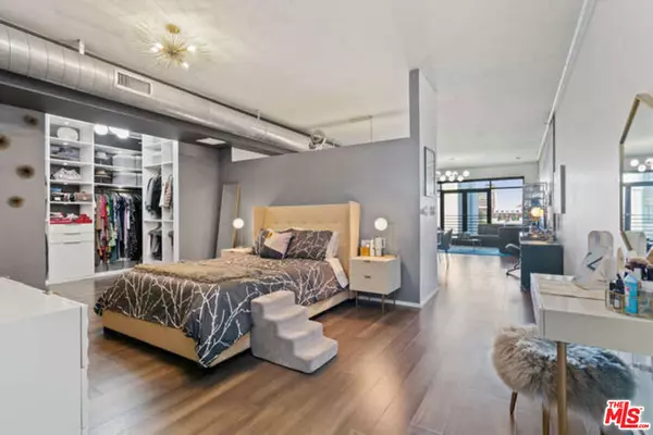 Los Angeles, CA 90015,1111 S Grand AVE #716